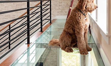 Стеклянный пол на площадке в частном доме купить в Ростове-на-Дону