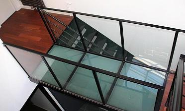Стеклянный пол для легкого перекрытия между этажами купить в Ростове-на-Дону