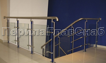 Ограждение со стойками с акриловыми вставками на спайдерных стеклодержателях купить в Ростове-на-Дону