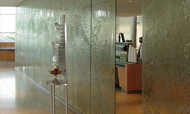 Стеклянные перегородки с декоративным рельефом в офисе купить в Ростове-на-Дону