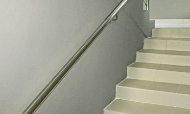 Пристенный поручень из нержавеющей стали купить в Ростове-на-Дону