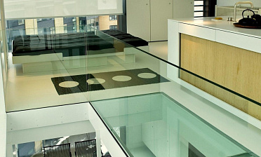 Стеклянные полы на кухне купить в Ростове-на-Дону