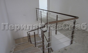 Ограждение с деревянным поручнем и стойками с деревянными вставками, с ригелями купить в Ростове-на-Дону