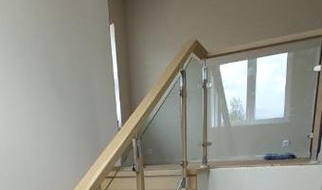 Стойки, стекло и пристенный поручень в Ростове-на-Дону. Готовые проекты ПерилаГлавСнаб Стойки, стекло и пристенный поручень в Ростове-на-Дону. Готовые проекты ПерилаГлавСнаб