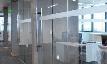 Цельностеклянные перегородки для офиса в Ростове-на-Дону. Готовые проекты ПерилаГлавСнаб