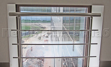 Межэтажное ограждение из нержавеющей стали с торцевым креплением для окон купить в Ростове-на-Дону