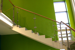 Стеклянные перила для колодезных лестниц в Ростове-на-Дону. Готовые проекты ПерилаГлавСнаб - фото 12 Стеклянные перила для колодезных лестниц в Ростове-на-Дону. Готовые проекты ПерилаГлавСнаб - фото 12