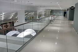 Стеклянные ограждения для торговых  и бизнес центров в Ростове-на-Дону. Готовые проекты ПерилаГлавСнаб - фото 3 Стеклянные ограждения для торговых  и бизнес центров в Ростове-на-Дону. Готовые проекты ПерилаГлавСнаб - фото 3