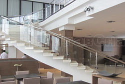 Стеклянные ограждения для торговых  и бизнес центров в Ростове-на-Дону. Готовые проекты ПерилаГлавСнаб - фото 4 Стеклянные ограждения для торговых  и бизнес центров в Ростове-на-Дону. Готовые проекты ПерилаГлавСнаб - фото 4