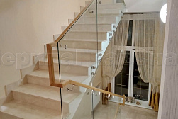 Цельностеклянные ограждения на несущем стекле в Ростове-на-Дону. Готовые проекты ПерилаГлавСнаб - фото 1