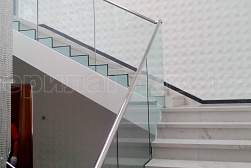 Цельностеклянные ограждения на несущем стекле в Ростове-на-Дону. Готовые проекты ПерилаГлавСнаб - фото 7
