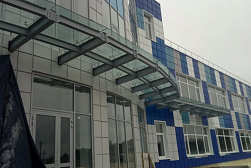 Стеклянные козырьки на спайдерах в Ростове-на-Дону. Готовые проекты ПерилаГлавСнаб - фото 1