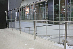 Стеклянные ограждения для торговых  и бизнес центров в Ростове-на-Дону. Готовые проекты ПерилаГлавСнаб - фото 23